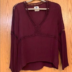 Sadie Robertson light weight top.